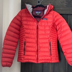 Patagonia Women's Hooded Puffer Small